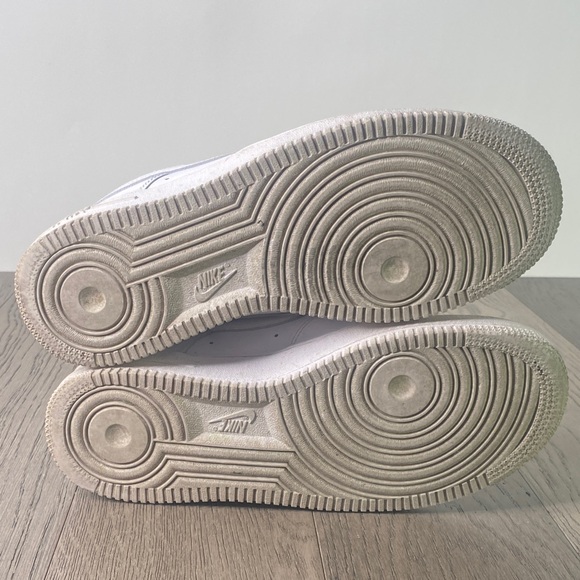 Nike Air Force 1 Womens Size 8.5 Low-Top White Leather Athletic Sneakers - Picture 9 of 11